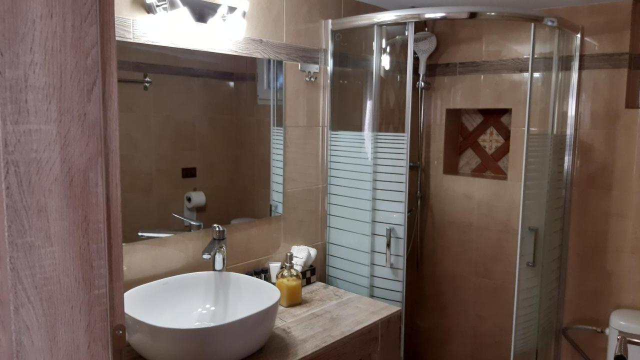 Room Near The Airport Pikérmi Kültér fotó